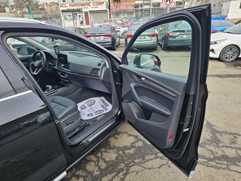 Used 2021 Audi Q5 2.0T Premium image 11