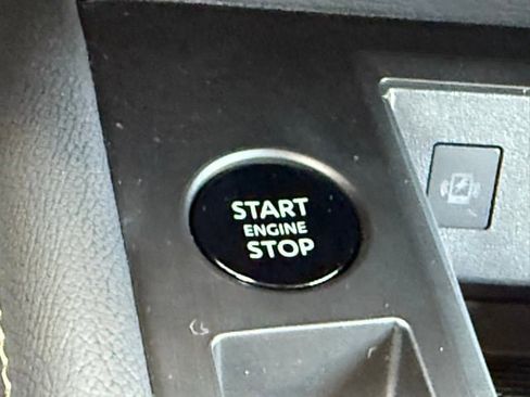 New 2025 Nissan Kicks SV w/ SV Premium Package image 28