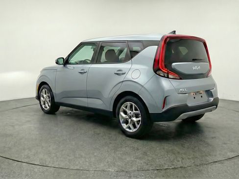 Used 2025 Kia Soul LX w/ LX Technology Package FWD image 6