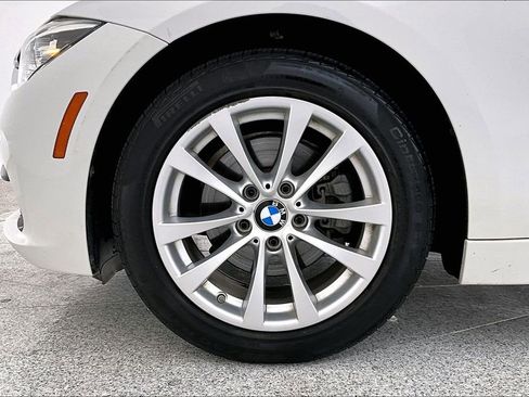Used 2018 BMW 320i Sedan image 12