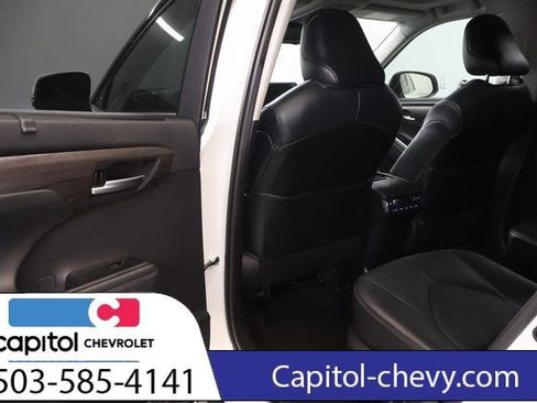 Used 2021 Toyota Highlander Platinum AWD/4WD image 35
