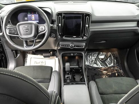 Used 2023 Volvo XC40 B5 Plus w/ Protection Package Premier image 24