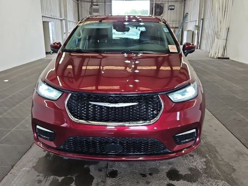 Used 2023 Chrysler Pacifica Touring-L FWD image 6
