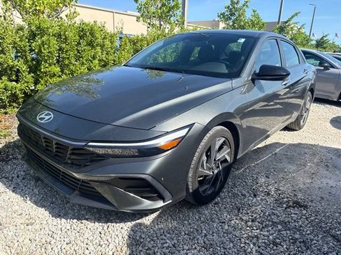 Used 2025 Hyundai Elantra Sport FWD image 1