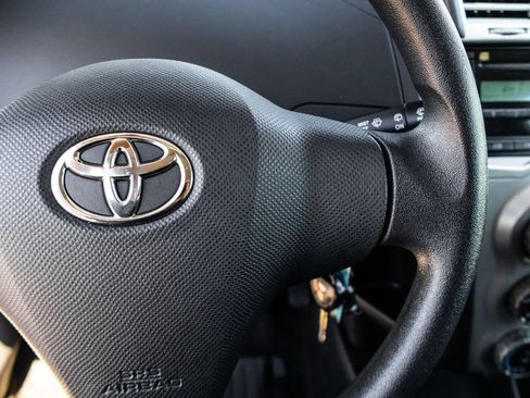 Used 2008 Toyota Yaris 2-Door Hatchback FWD image 36