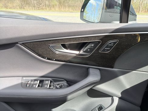 Used 2023 Audi Q7 3.0T Prestige image 15