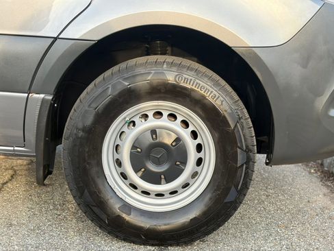 Used 2023 Mercedes-Benz Sprinter 2500 image 32