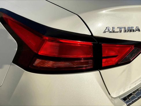 Used 2020 Nissan Altima 2.5 SR FWD image 28