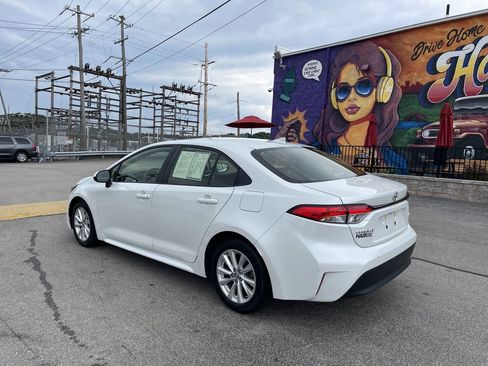 Used 2023 Toyota Corolla LE w/ LE Premium Package FWD image 3