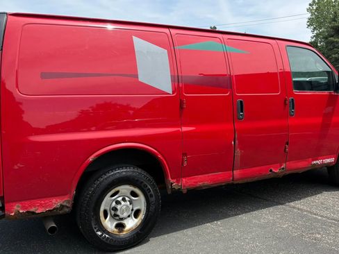 Used 2011 Chevrolet Express 2500 RWD image 10