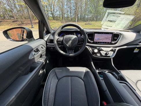 New 2026 Chrysler Pacifica Limited w/ S Appearance Package FWD image 13