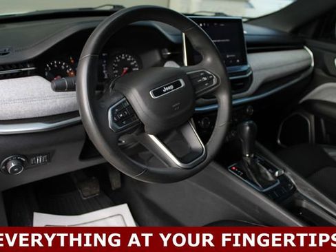 Used 2023 Jeep Compass Latitude AWD/4WD image 2