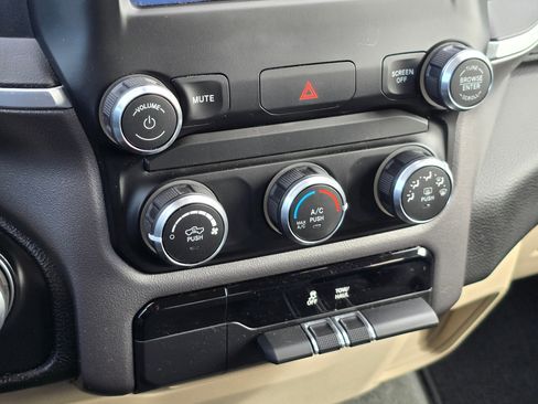Used 2020 RAM 1500 Big Horn AWD/4WD image 21