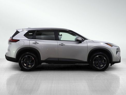 Used 2025 Nissan Rogue SV AWD/4WD image 6