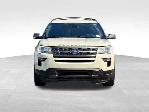 Used 2018 Ford Explorer XLT w/ Equipment Group 202A AWD/4WD image 8