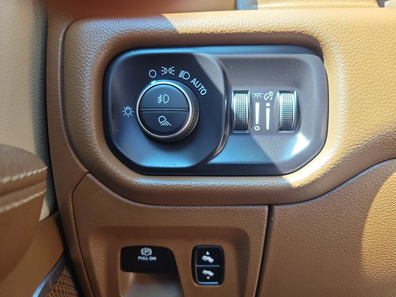 Used 2019 RAM 1500 Laramie AWD/4WD image 24