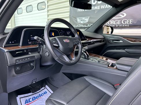 Used 2022 Cadillac Escalade Luxury w/ LPO, Floor Liner Package AWD/4WD image 9
