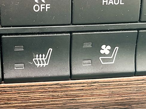 Used 2016 RAM 1500 Laramie w/ Convenience Group image 21