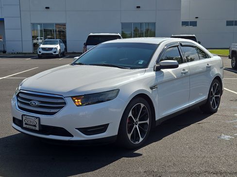 Used 2015 Ford Taurus SEL w/ Equipment Group 201A FWD image 2