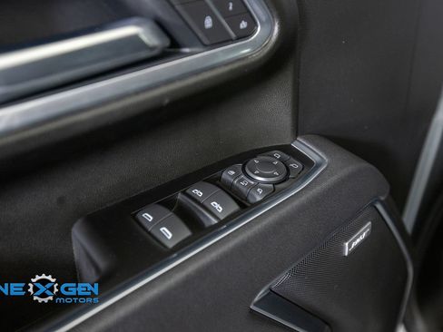 Used 2025 Chevrolet Silverado 2500 LTZ w/ LTZ Convenience Package AWD/4WD image 12