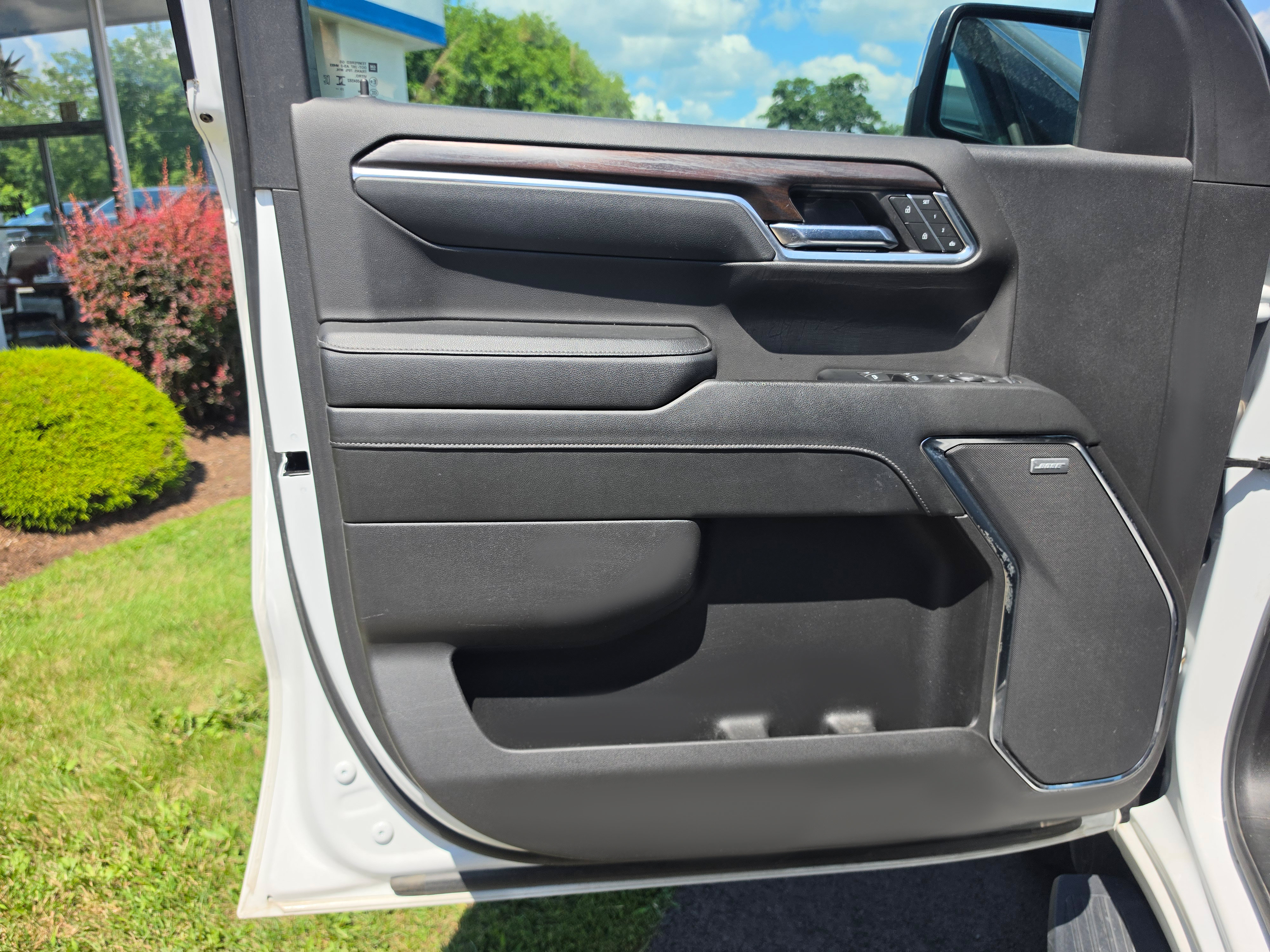 Used 2024 GMC Sierra 1500 SLT w/ SLT Premium Plus Package AWD/4WD image 17