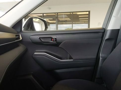 Used 2022 Toyota Highlander L FWD image 24