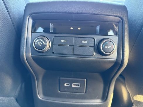 Used 2021 GMC Acadia SLE image 17