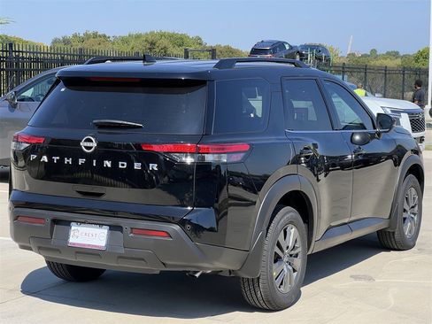 New 2025 Nissan Pathfinder SV w/ Cargo Package image 4