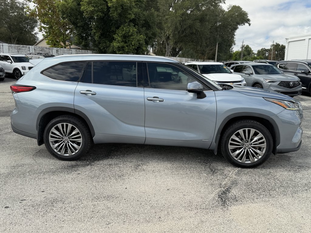 Used 2022 Toyota Highlander Platinum AWD/4WD image 4