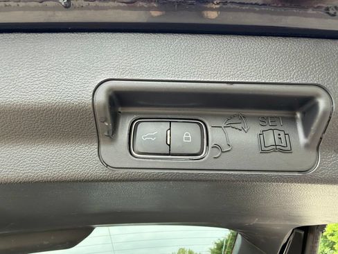 Used 2023 Ford Explorer XLT w/ Equipment Group 202A RWD image 18