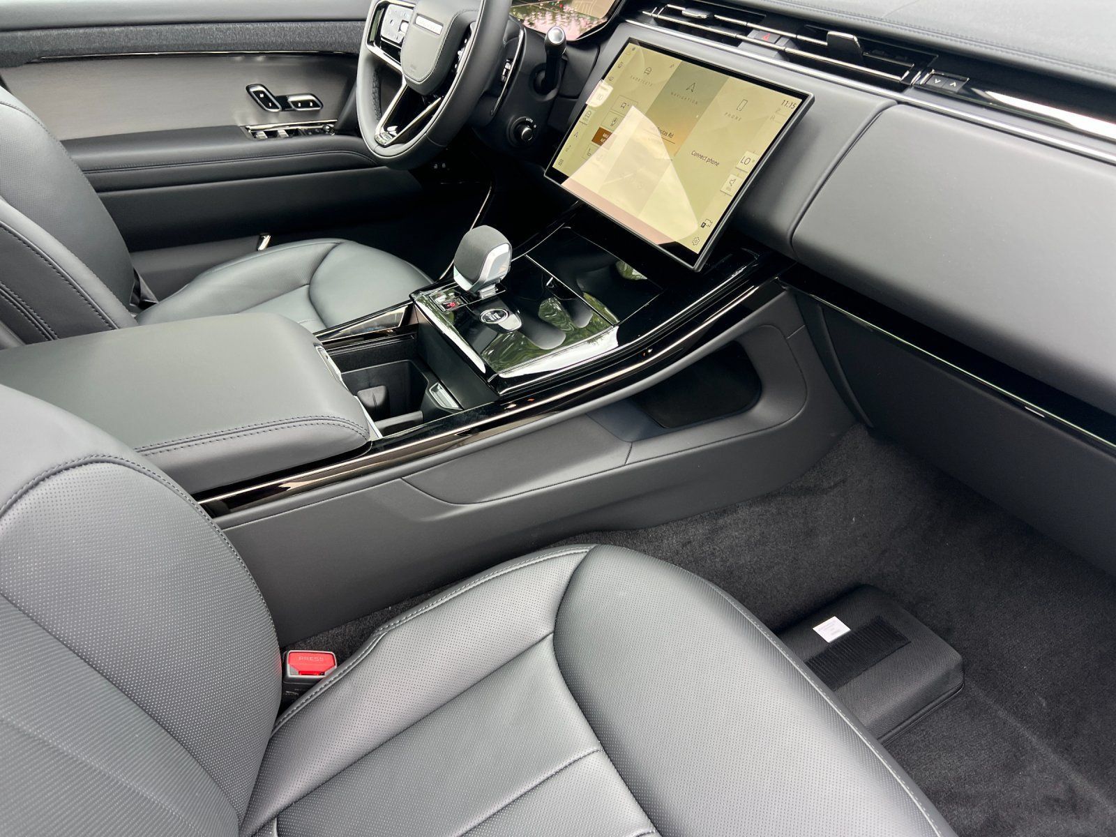 New 2026 Land Rover Range Rover Sport Dynamic SE AWD/4WD image 16