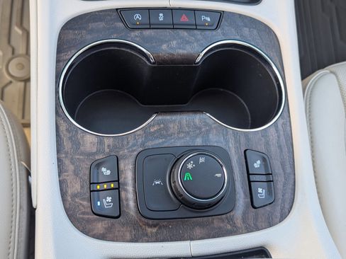 Used 2021 GMC Acadia Denali w/ Denali Technology Package image 32