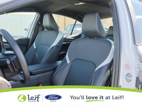 Used 2025 Toyota Camry SE image 12