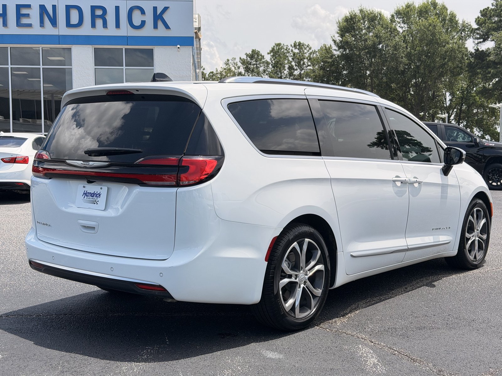 Used 2026 Chrysler Pacifica Pinnacle FWD image 12