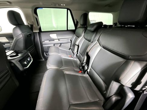 Used 2025 Ford Expedition Active image 21