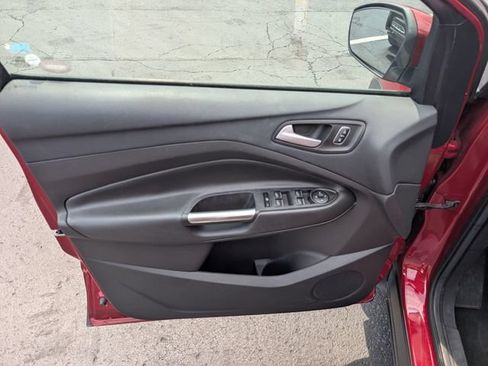 Used 2017 Ford Escape SE w/ Equipment Group 201A FWD image 14