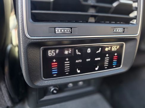 Used 2023 Audi Q8 Premium Plus image 16