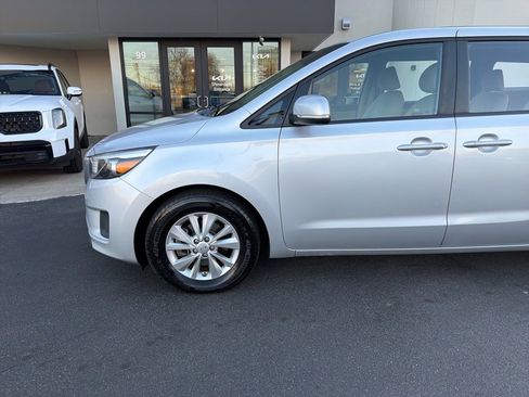 Certified 2018 Kia Sedona L image 11