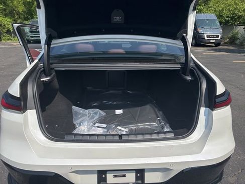 Used 2025 BMW 740i xDrive image 7