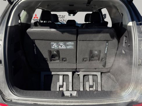 Used 2025 Kia Carnival EX image 26