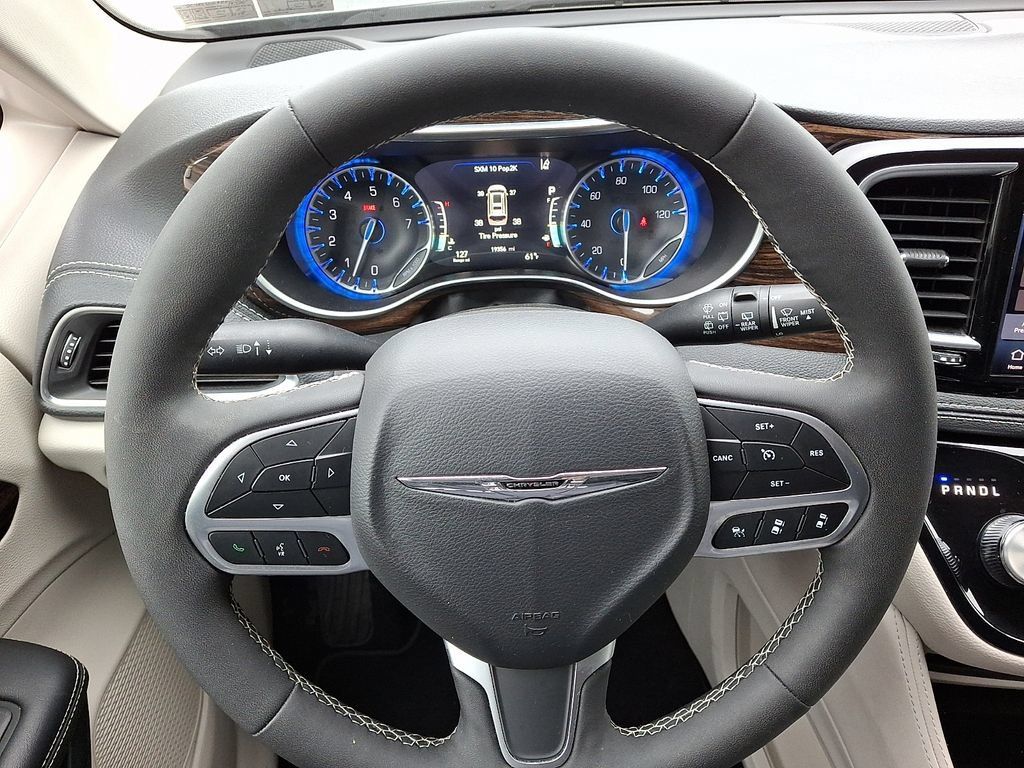 Used 2024 Chrysler Pacifica Limited FWD image 22