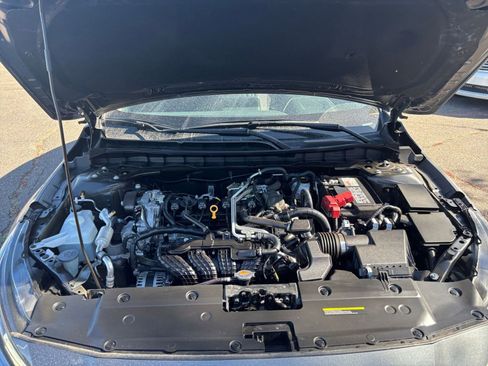 Used 2025 Nissan Altima 2.5 SV image 30