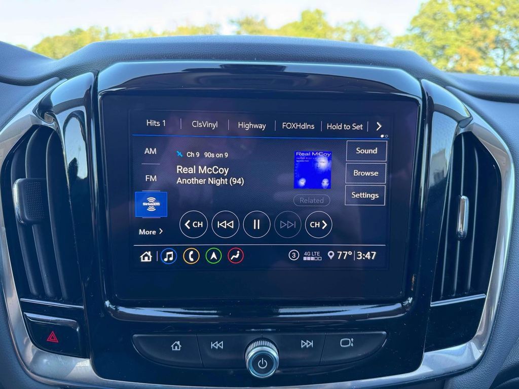 Used 2020 Chevrolet Traverse LT w/ LT Premium Package AWD/4WD image 29