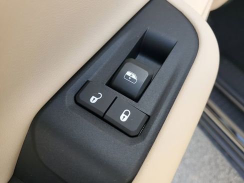 New 2026 Jeep Grand Cherokee L Limited RWD image 18