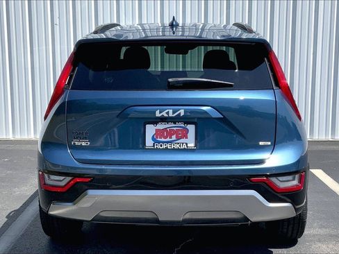 Used 2023 Kia Niro SX Touring FWD image 4