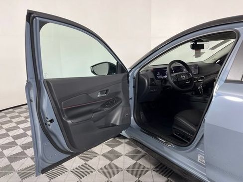 New 2026 Nissan Sentra SR w/ SR Premium Package FWD image 17
