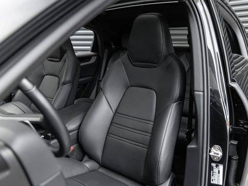 Certified 2025 Porsche Cayenne S AWD/4WD image 5