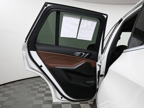 Used 2022 BMW X5 xDrive40i w/ Premium Package AWD/4WD image 30