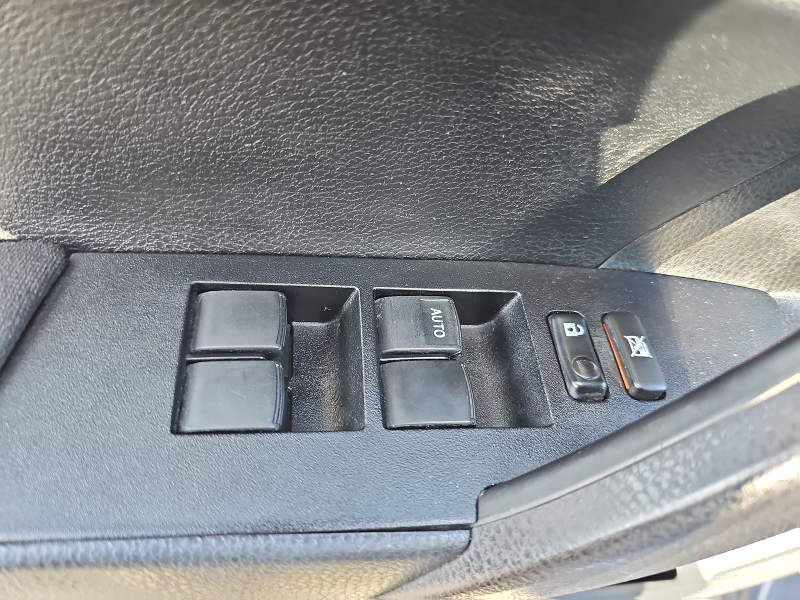 Used 2015 Toyota Corolla L FWD image 30
