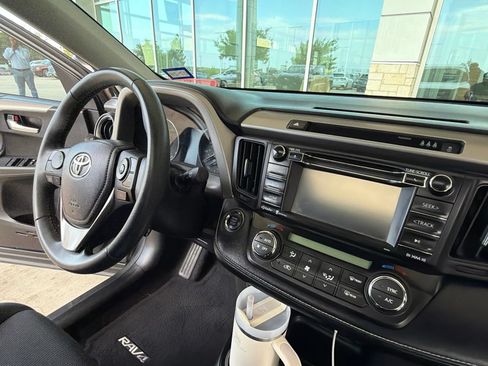 Used 2017 Toyota RAV4 XLE FWD image 27